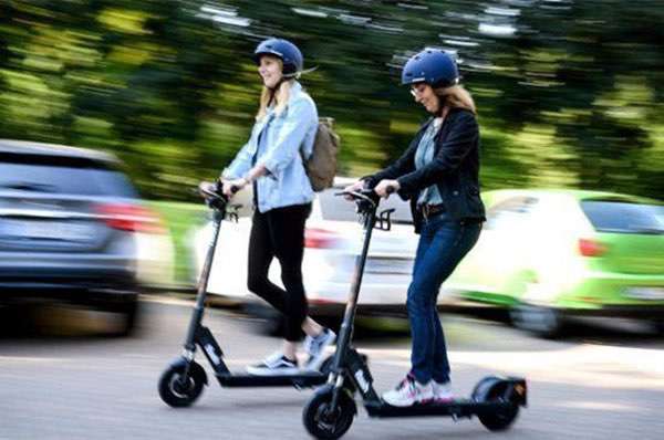共享電動(dòng)滑板車出行 電動(dòng)滑板車出行