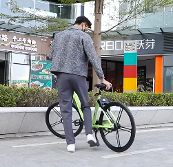 雖然騎自行車的好處多，但是作為戶外運動，騎行時需要注意的事項也多